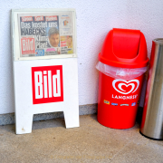 Monatsthema Bücher, Journale, Zeitungen - Fotograf Henry Mann