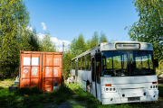 ausrangierter Bus hinter dem Wasserturm - Fotografin Jutta R. Buchwald